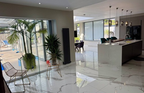 Bumble's Green Villa | Bluebell House