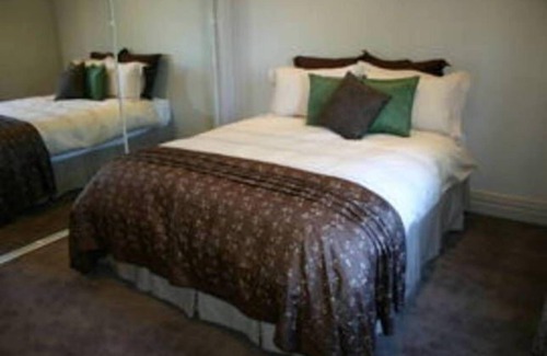 Albury House | Bluebells Cottage Central Albury