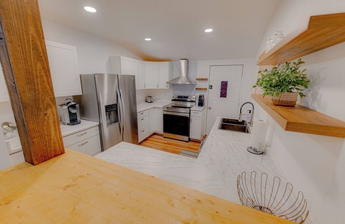 Wallace House | Bluebird Basecamp- cozy, renovated home in the heart of Wallace, ID