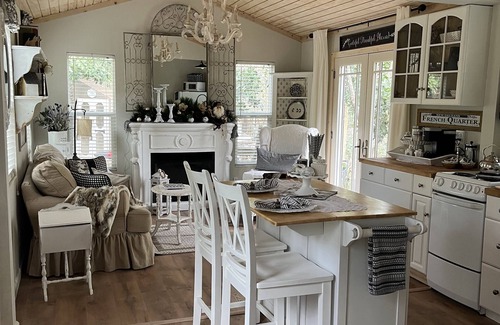 Vista House | Bluebird Cottage a French Country Experience