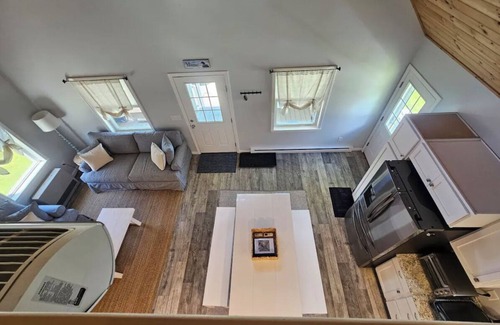 Litchfield Cottage | Bluebird Cottage - Cozy 2-bedroom with AC and WiFi on Woodbury Pond