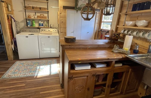 Castile Cottage | Bluebird Cottage on Silver Lake near Letchworth State Park Entrance
