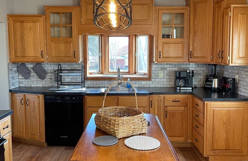 Doe Run House | Bluebird Meadows with In-ground Pool and Hot Tub! 125 ACRES TO EXPLORE