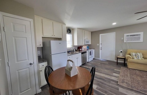 West Tawakoni Cabin | Bluebonnet Cottages by the Lake - Cabin 10