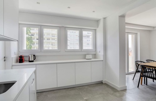 Alvalade Apartment | Blueground | Alvalade, furniture, decor & kitchen