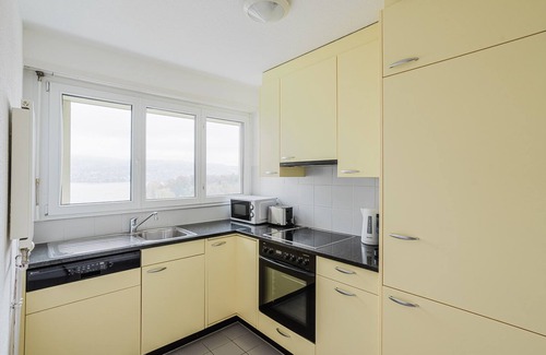 Horgen District Apartment | Blueground | Au, w/d, clost to local market