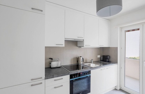 Iselin Apartment | Blueground | Basel-Iselin, balcony, nr Kunstmuseum