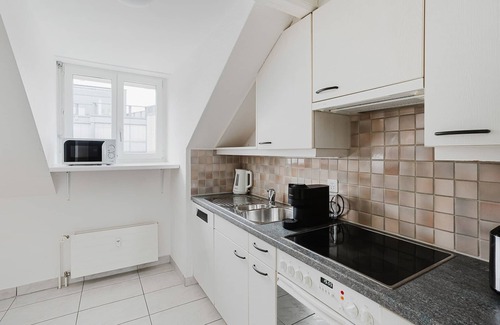 Oberstrass Apartment | Blueground | Oberstrass, rooftop, kitchen