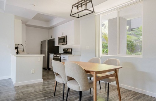Mar Vista Apartment | Blueground | Sawtelle, view, nr Westwood Park