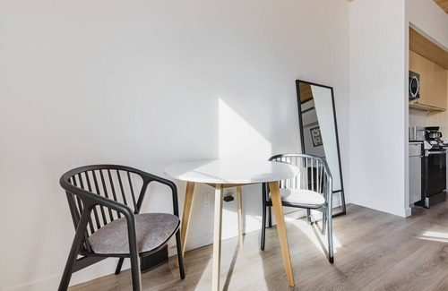 East Somerville Apartment | Blueground | Somerville, gym & AC, nr Assembly