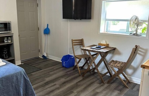 Honey Harbour Cabin | Bluewater Lodge Beckwith Hideaway