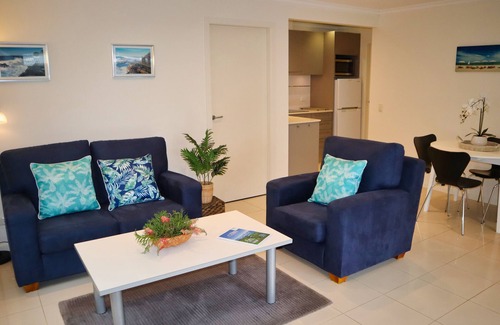 Blueys Beach Apartment | BLUEYS APARTMENT 2 bedrooms *Sleeps 4 * walk to cafes and beach