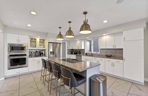 Willoughby Hills House | Bluffside Retreat Sum