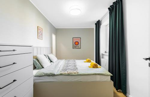 Nivy Apartment | BNB Central Comfort Retreat with Balcony