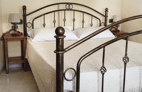 Laconi Bed & Breakfast | BnB Inn - Cyclists & Bikers - CAMERE CON BAGNO PRIVATO-PARCHEGGIO INTERNO PER MOTO e BICI -ENERGETIC BREAKFAST extra