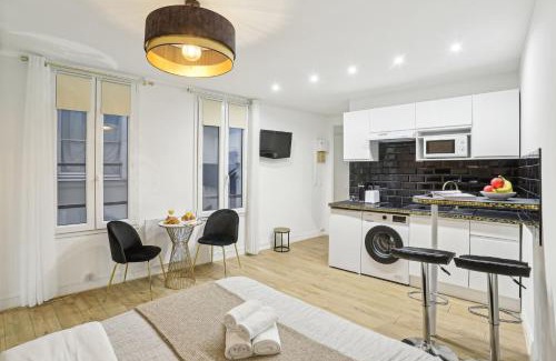 Paris City Center Apartment | BnBNova - Louvre & Tuileries Gardens