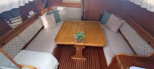 Poblats Maritims Boat Rental | Boat ∙ 1 bedroom ∙ 4 guests
