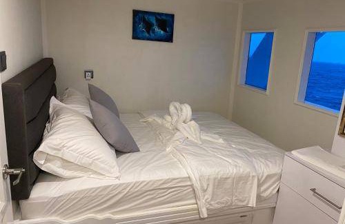 Farukolhufushi Island Boat Rental | Boat ∙ 1 bedroom ∙ 20 guests
