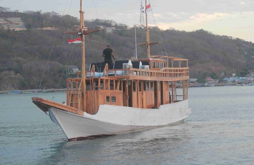 Komodo Boat Rental | Boat Charter KM.Caroline