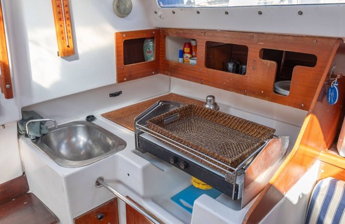 El Puerto de Santa Maria Boat Rental | Boat 'En El Corazón Del Puerto' with Sea View, Wi-Fi and Air Conditioning