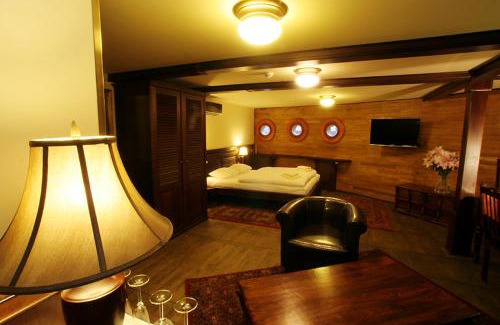Nove Mesto Boat Rental | Boat Hotel Matylda