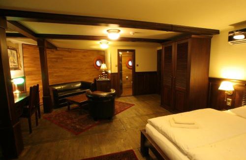 Nove Mesto Boat Rental | Boat Hotel Matylda