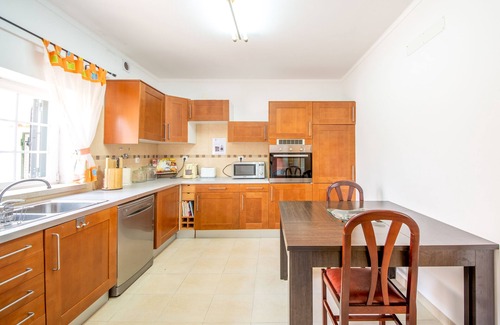 Pombeira Villa | Boat House By the Ferreira do Zezere River