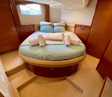 Charente-Maritime Boat Rental | BOAT PARADISE LA ROCHELLE - Prestige 42S