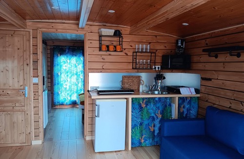 Digoin Boat Rental | Boat Stay Digoin: Cozy Wooden Cabin | Sleeps 6 | Terrace | Near Canal Bridge
