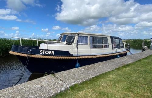 Jutrijp Boat Rental | Boat Stoer - niet om mee te varen