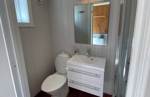 Afjord Apartment | Boathouse apartment with sea view, Floating sauna, floating garden and bbq (nr2)