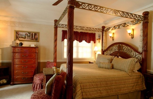 Bolton Landing Cabin | Boathouse Waterfront Lodging