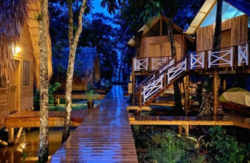 Rio Dulce Hostel | Boatique Hotel and Marina
