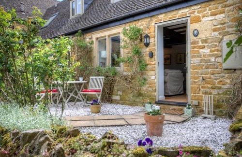 Little Rissington House | Bobble Cottage