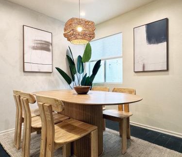 Burbank House | Bohemian Dream- 2BR, Retreat Near Hollywood -BR6