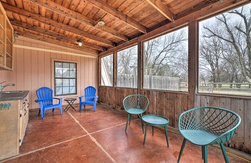 Stillwater Cottage | Bohemian Home w/Screened Porch, 3 Mi to Lake!