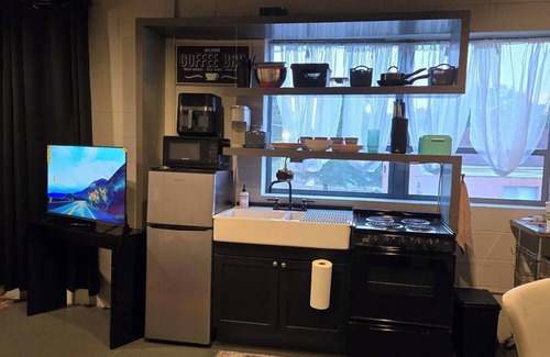 Greater Belhaven Apartment | Bohemian Industrial Studio Apartment Near Hospitals and Colleges