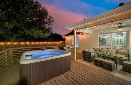 North Richland Hills House | Boho Chic Home w Backyard Paradise - Pool + Grill