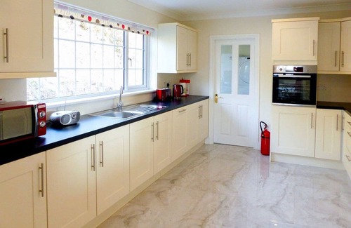 Thomastown Ski Chalet | Bolams Holiday Home