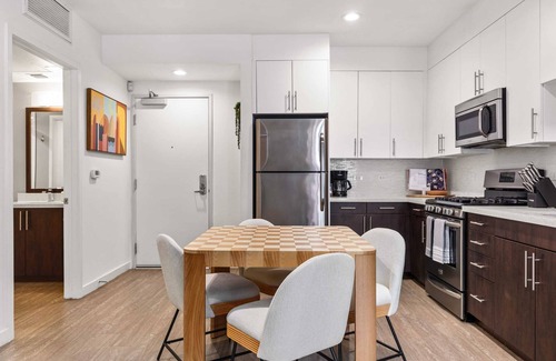 Carthay Circle Apartment | Bold & Quirky 1BR Oasis