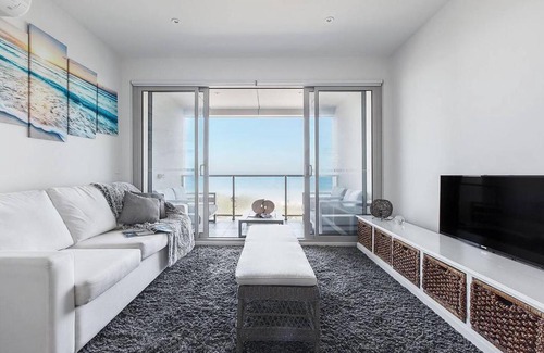 Bonbeach Apartment | Bonbeach Bliss - Contemporary Waterfront Living