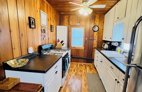 Luck Cabin | Bone Lake Cabin Retreat