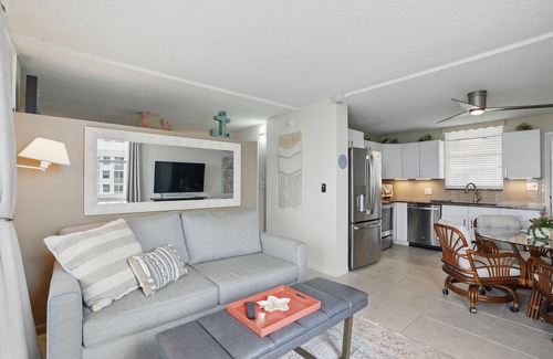Bonita Springs Condo | Bonita Beach and Tennis 5904. Enjoy the luxury feel in our studio condo.
