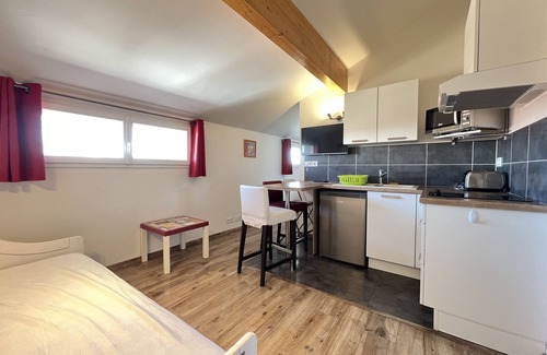 Bonnefoy-Roseraie-Gramont Apartment | Bonnafé - Air-conditioned Studio near the city center!