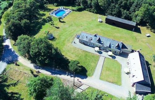 Malguenac House | Bonne Chere, Family Friendly Cottage with Pool LPS