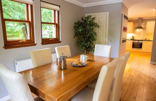 Arden Cottage | Bonnie Banks Cottage - Sleeps 6 - sleeps 6 guests in 3 bedrooms