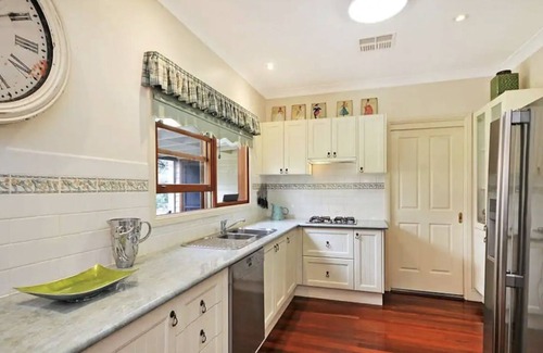 Little Hartley House | Bonnie Belle Escape Little Hartley
