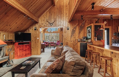 Upper Moonridge Cabin | Bonnie Brae - Ski Chalet