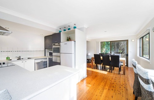 Bonny Hills House | Bonny Beach House - Accommodation with Pool 350 Metres To Rainbow Beach
