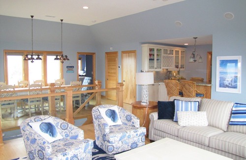 Whalehead Beach House | BOOK NOW! 7BR 8BA -Elevator, Salt water pool, min to beach